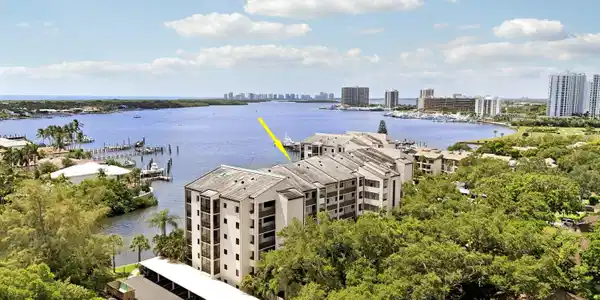Image 2: 4th Floor/Yellow Arrow