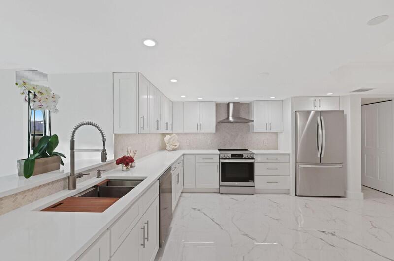 Image 3: Kitchen