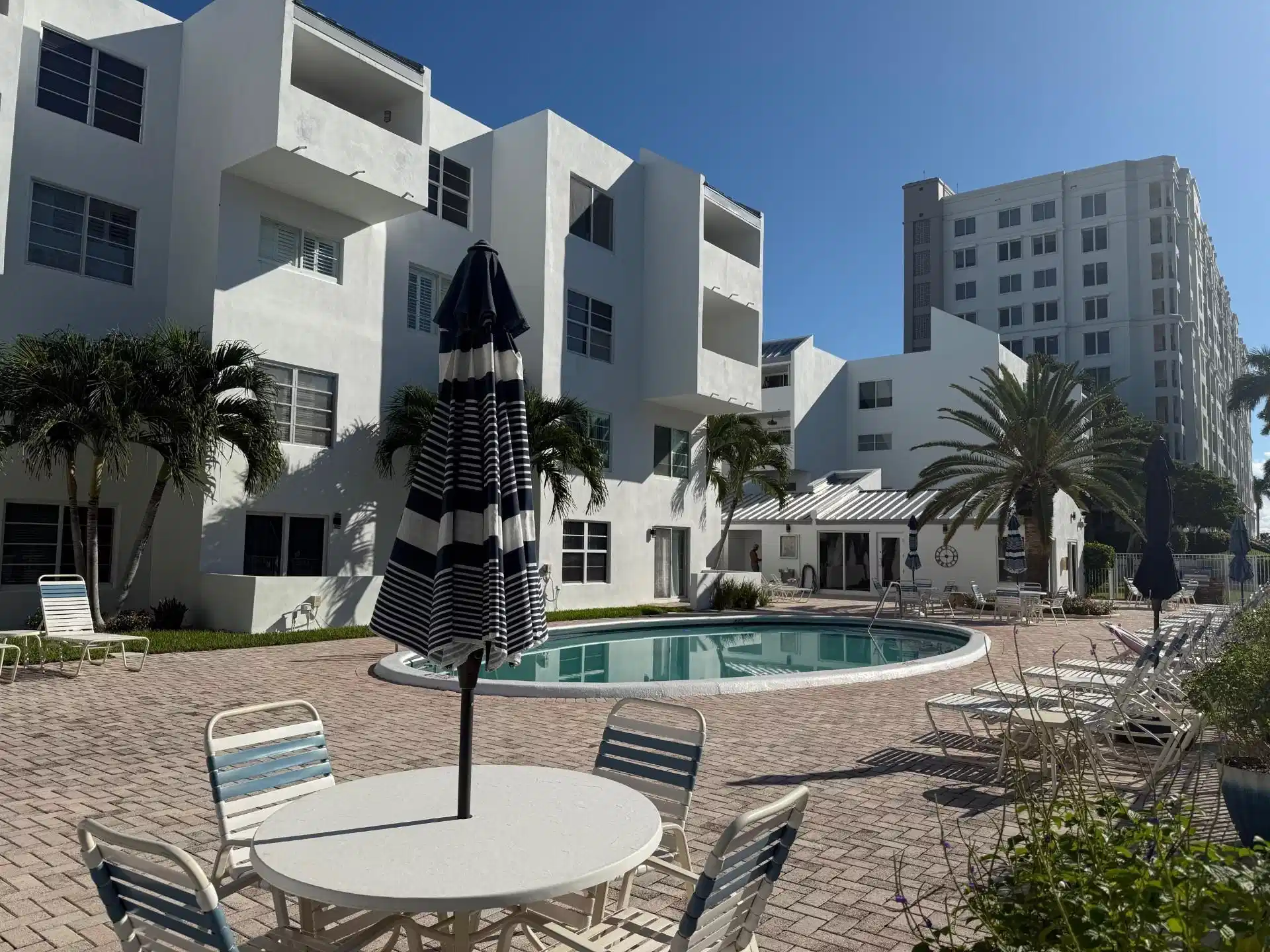 Image 1: Beautiful pool and workout facility