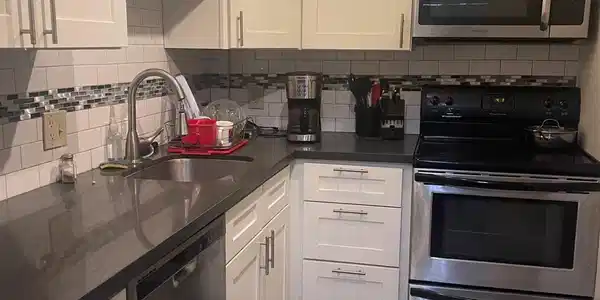 Image 2: Nice kitchen newer refrigeratoor