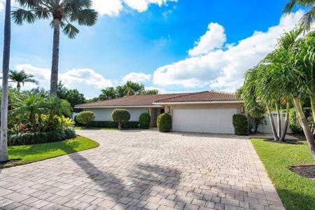 1701 Cocoanut Road