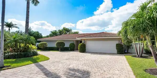 1701 Cocoanut Road