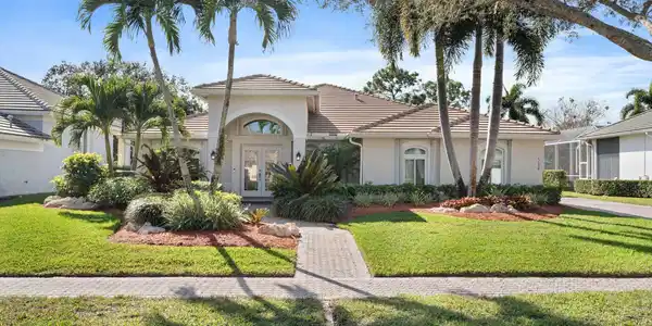 5196 SW Hammock Creek Drive