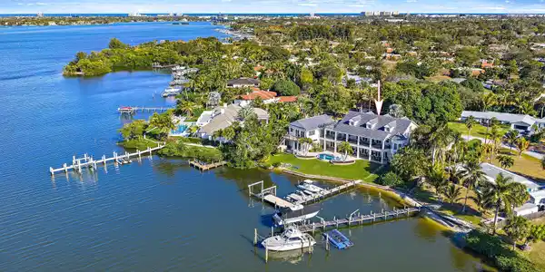 Image 2: 18137 Palm Point Dr-8