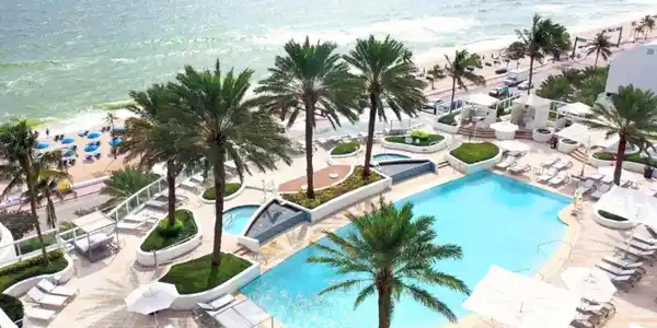 Image 4: Cabana Service