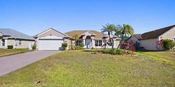 439 SE Nome Drive
