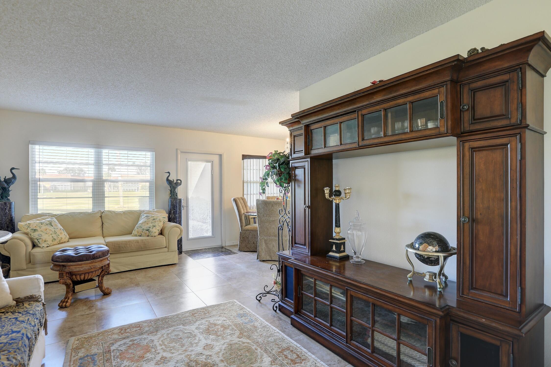 Image 4: D2