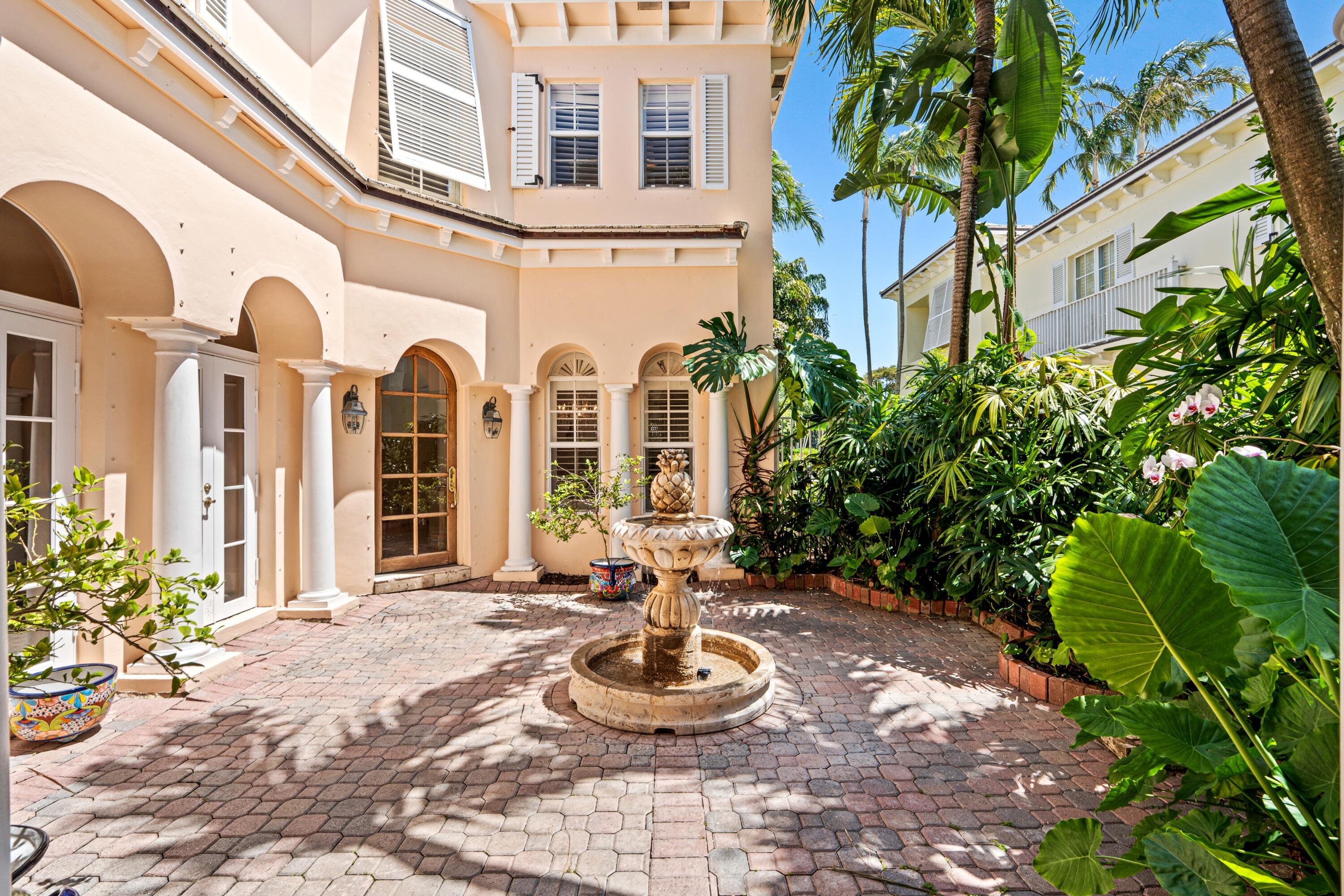 Image 4: mls_COURTYARD_TO_FRONT_DOOR