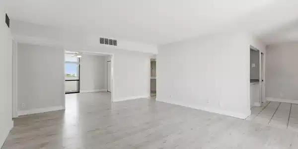 Image 2: Great Living/family space.