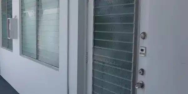 Image 3: Door
