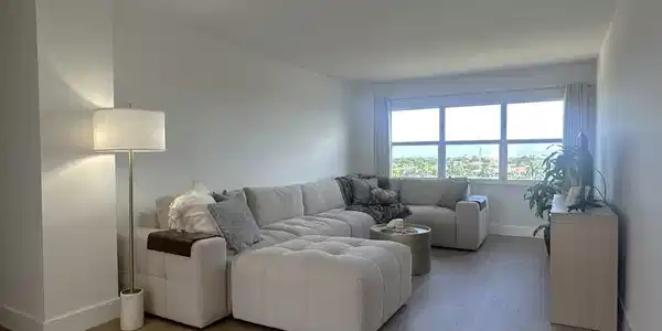 Image 3: Living Room
