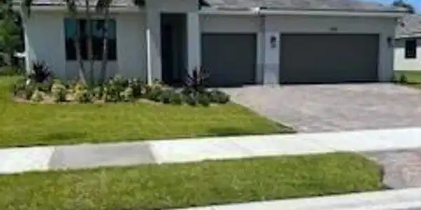 1480 SW Lago Circle