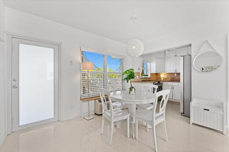 1043 Hillsboro Mile