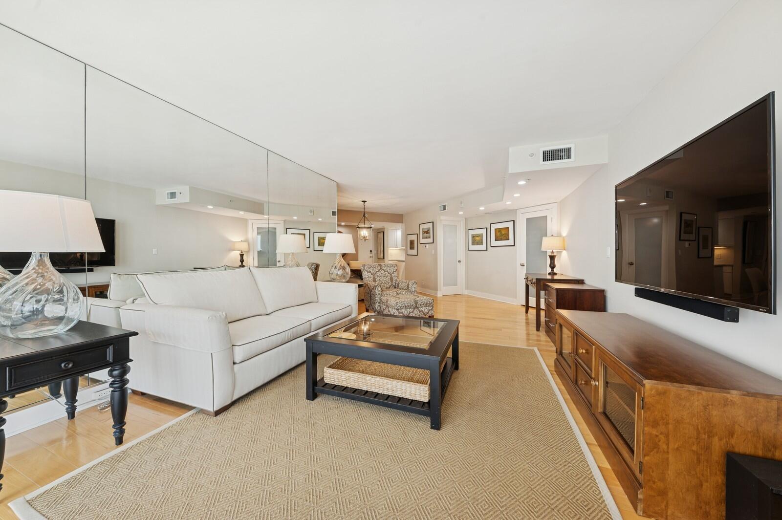 Image 3: Living Room