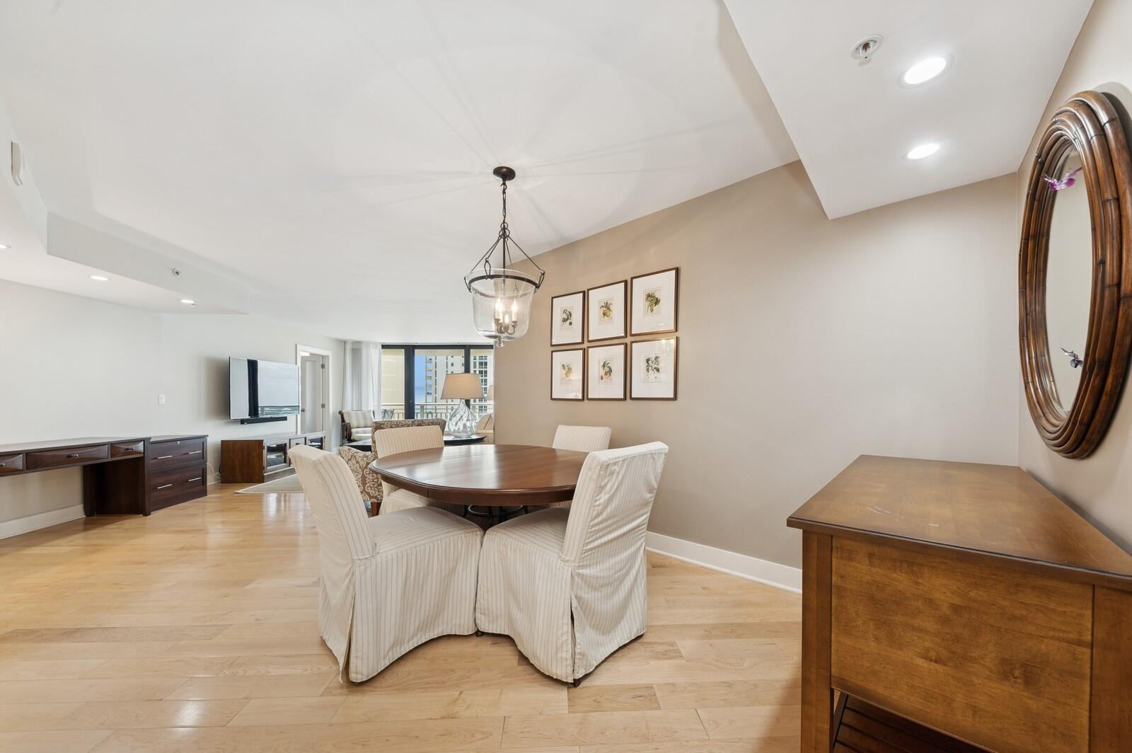 Image 4: Dining Room