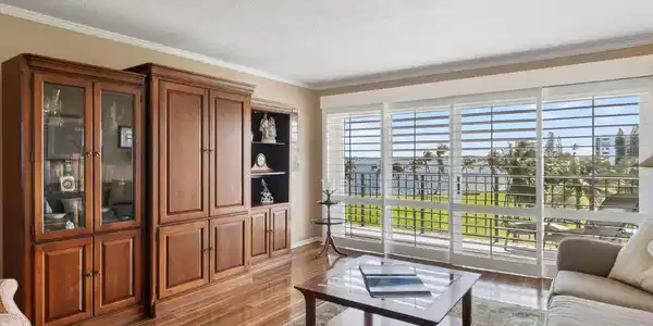 Image 4: 801LakeShoreDr#414(18)