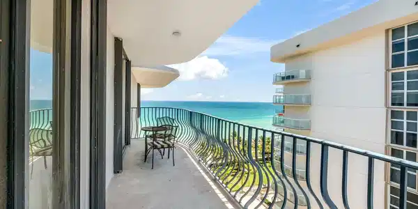 8877 Collins Avenue
