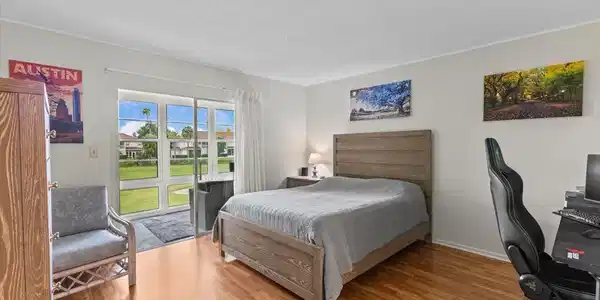 3 Vista Palm Ln