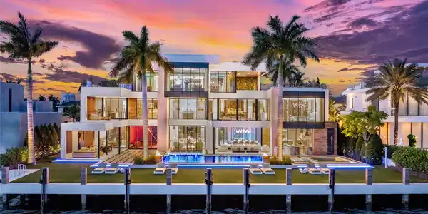2406 Laguna Dr