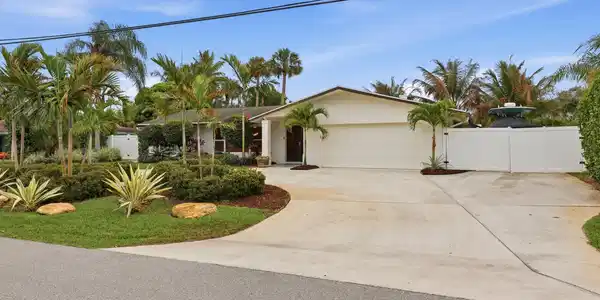 7 River Drive