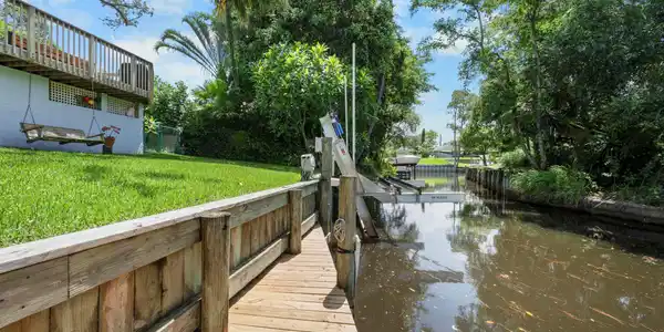 3049 SW Woodland Trail