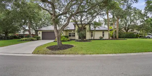 721 SW Lighthouse Drive