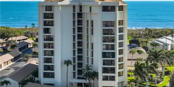 Image 2: SEASCAPE 4200 BUILDING............
