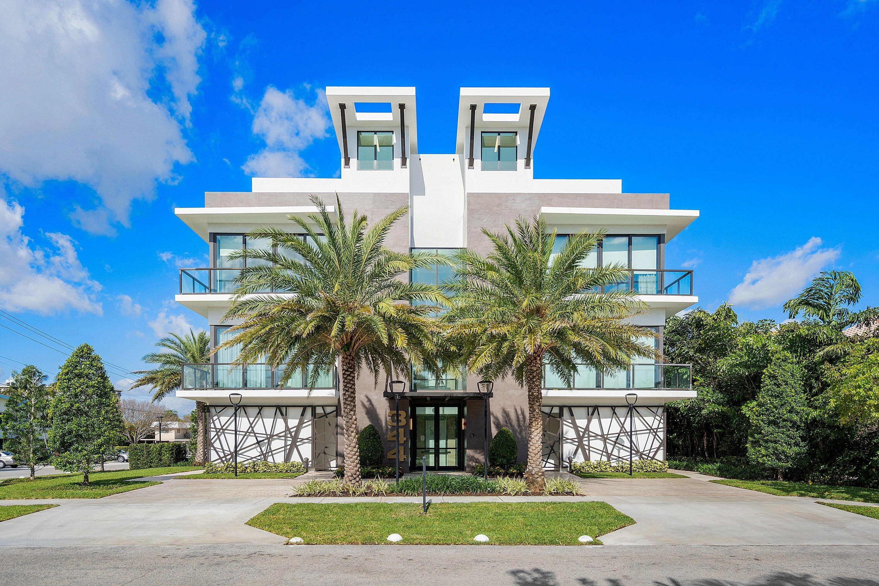 Image 2: 002-344VenetianDrive-101-DelrayBeach-FL-