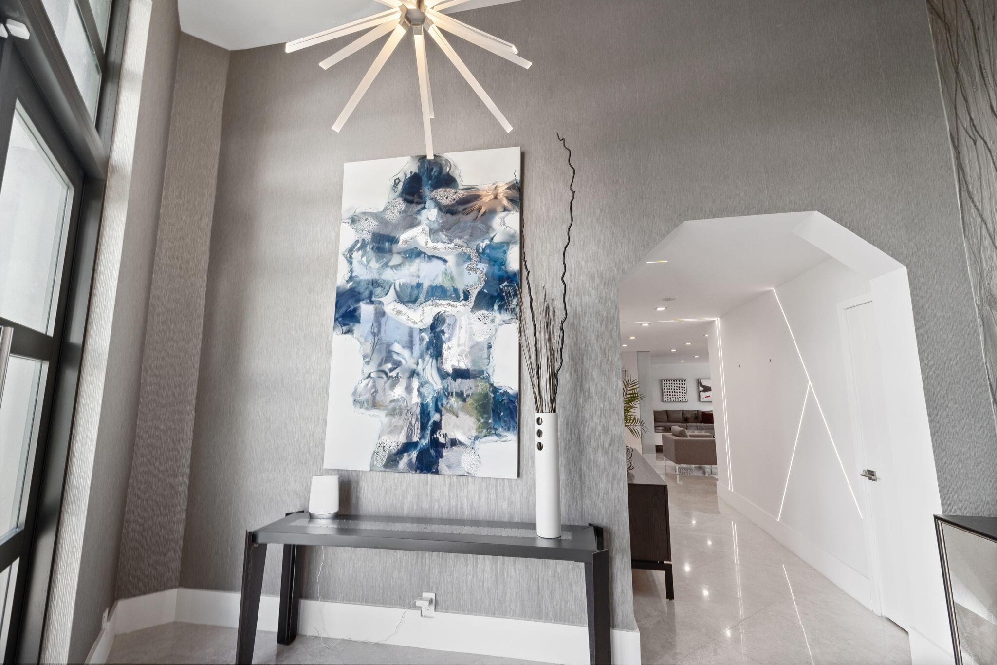 Image 4: Foyer