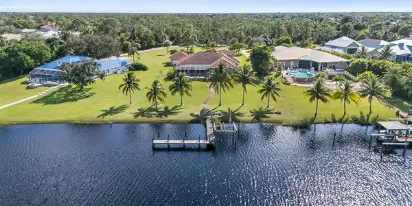 2501 SE North Lookout Boulevard