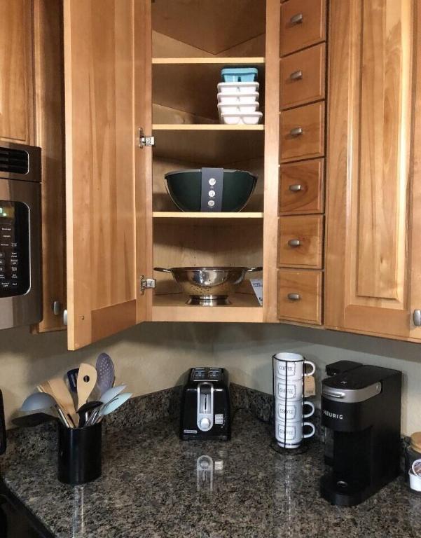 Image 4: Kitchen