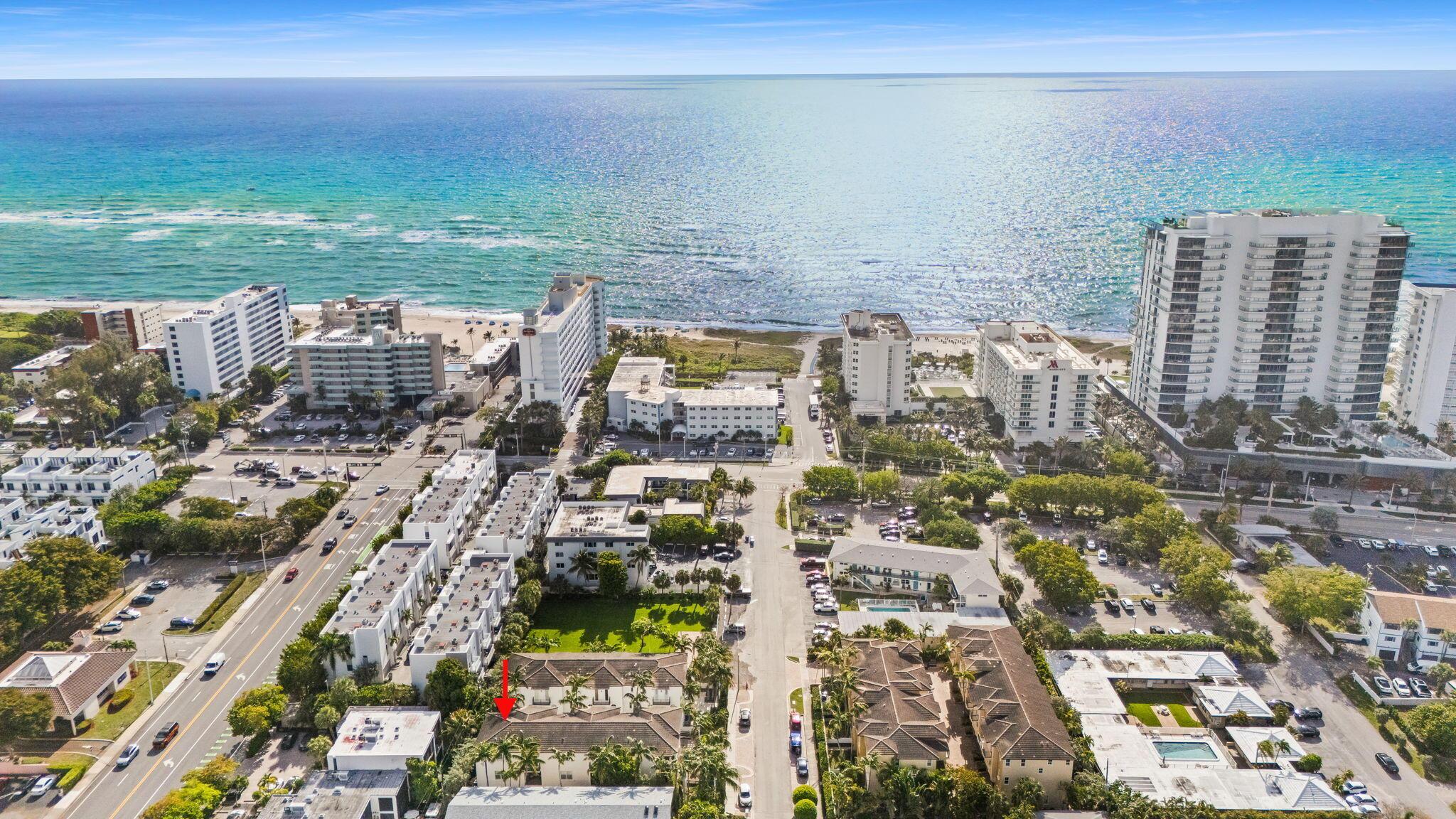 Image 2: 1/2 block direct access to beach.
