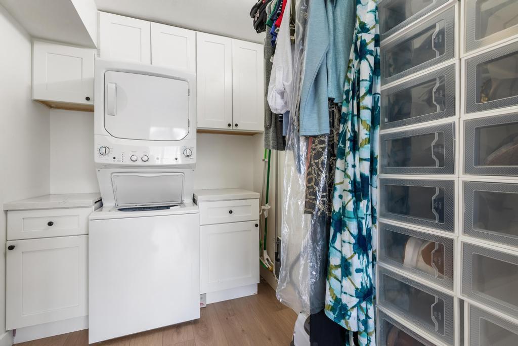 Image 4: Washer Dryer In Unit