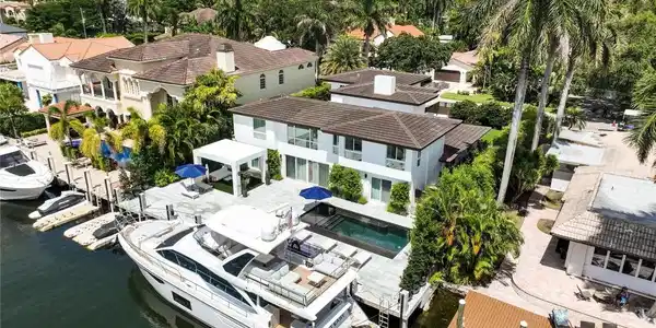 325 Seven Isles Drive