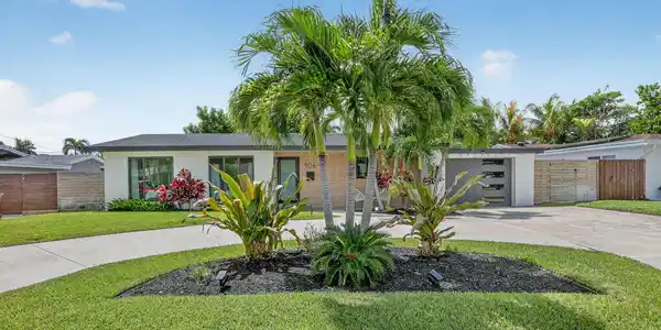 906 SE 13th Court