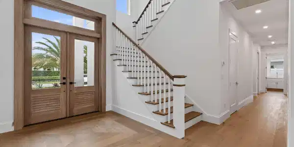 Image 4: Foyer