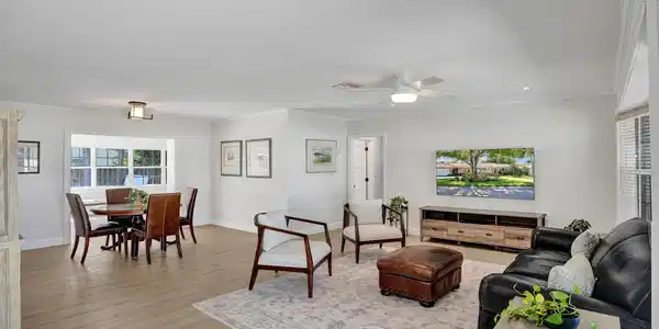 Image 3: Living/Dining