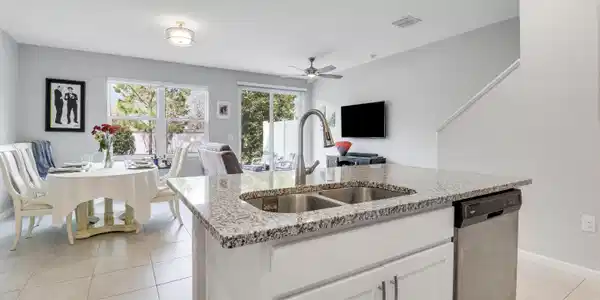 Image 4: House-19