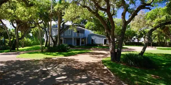 902 Holoma Drive