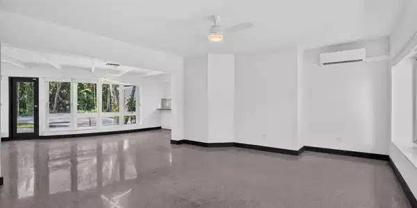 Image 2: 2