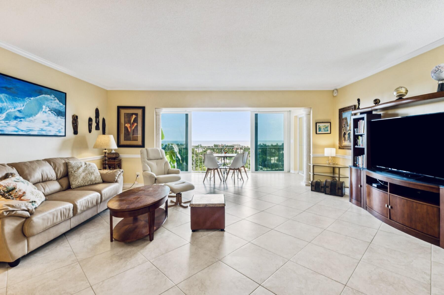 Image 3: Family Room