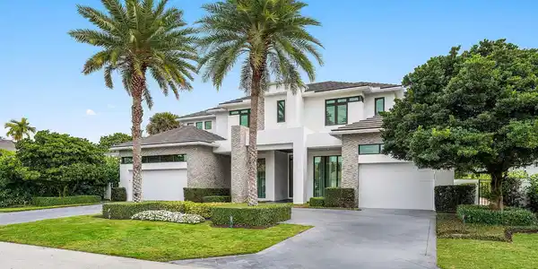 Image 2: 2424_Queen_Palm_Road_01