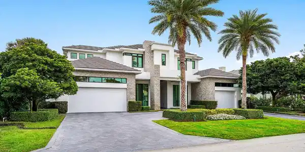 Image 3: 2424_Queen_Palm_Road_03