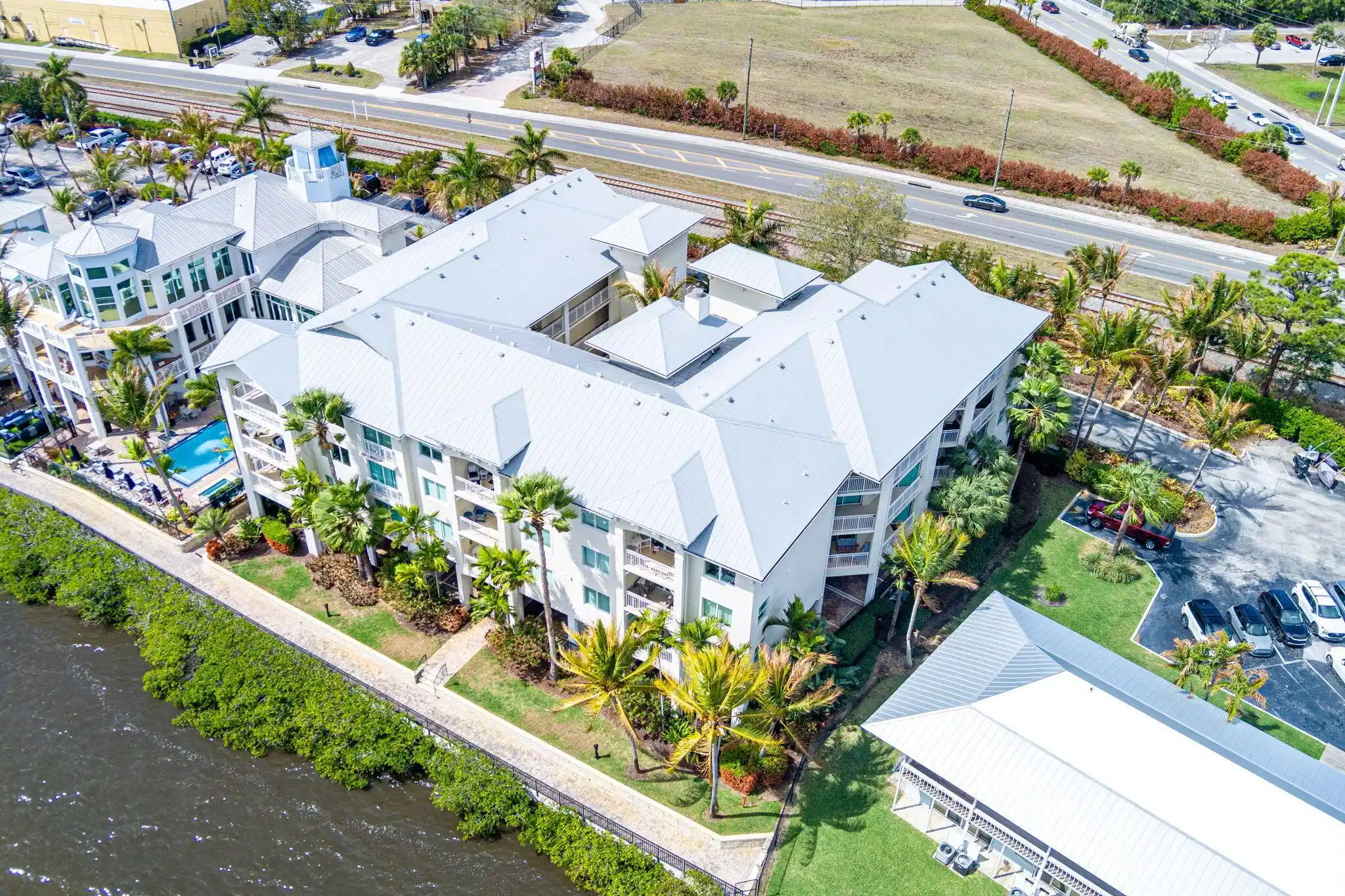 Image 1: 37-web-or-mls-975-nw-flagler-ave