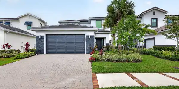 329 SE Fascino Circle