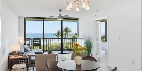 Image 4: Living Room