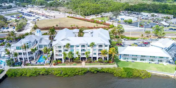 Image 2: 44-web-or-mls-975-nw-flagler-ave