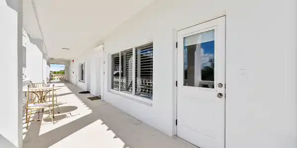 Image 2: Entry