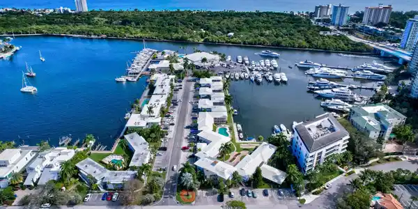 2717 Yacht Club Boulevard
