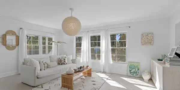 Image 2: Living